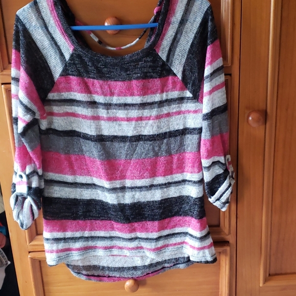 Ladies top - Picture 1 of 4